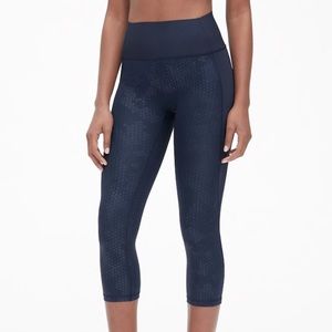 GAP Pants - GapFit High Rise Print Capris in Sculpt Revolution GAP Pants - GapFit High Rise Print Capris in Sculpt Revolution